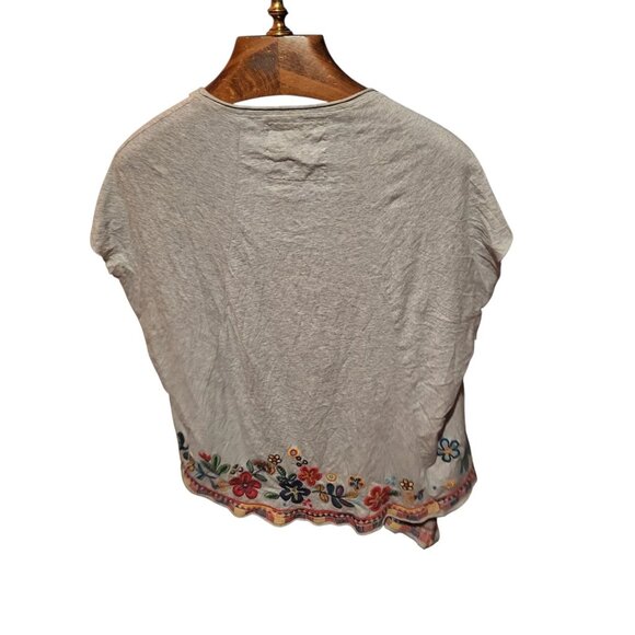 Johnny Was Gray Loose Fit Boho Embroidered Floral V-Neck T-Shirt Size Small - Picture 2 of 6